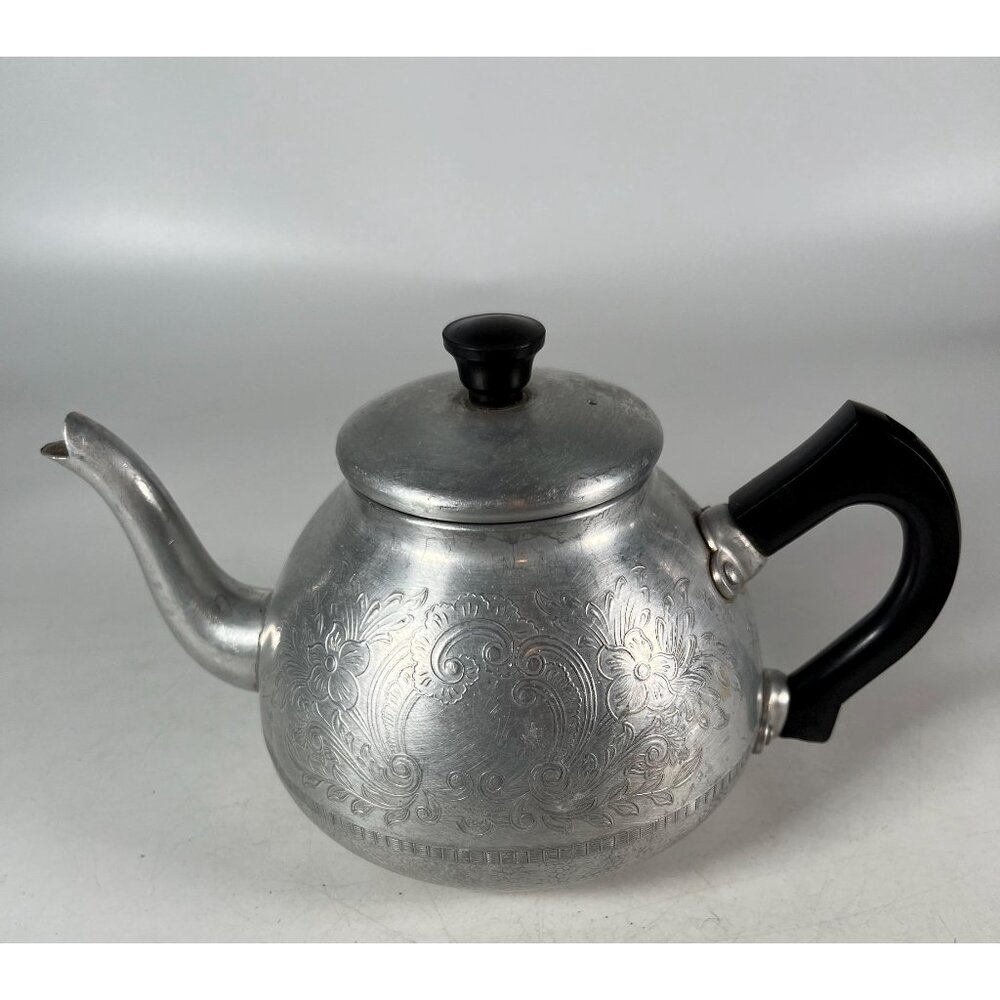 Vintage Swan Brand The Carlton 4 cup aluminum teapot
